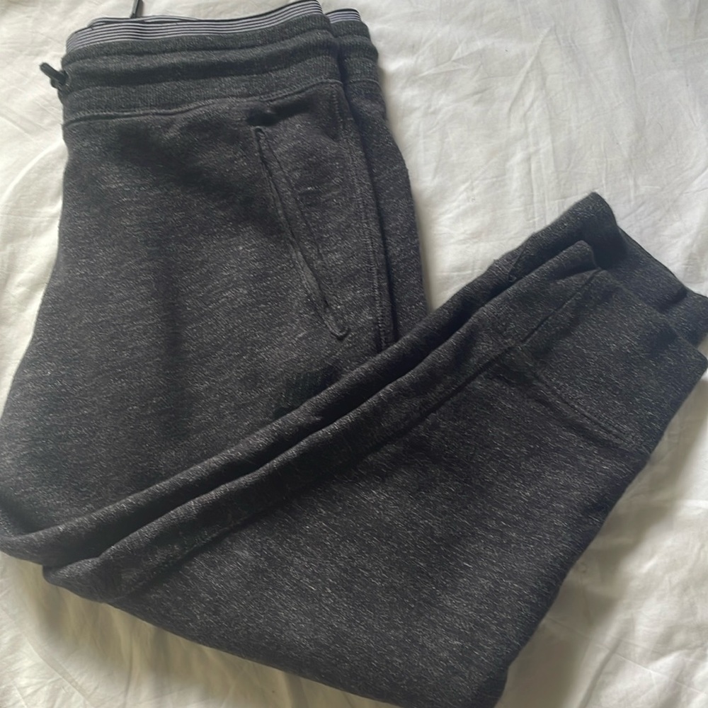 NIKE Woman’s Gray Spacedye cropped jogger pants